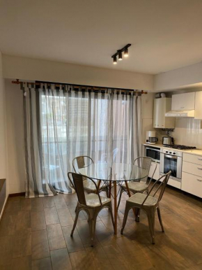 Estudio completo en zona centro, a 200 metros del rio